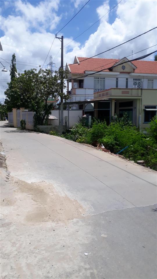 Chủ cần bán gấp nền đất thổ cư 80m2 đường nhựa 8m, hoàng phan thái xã bình chánh giá 3 tỷ, gần chợ.