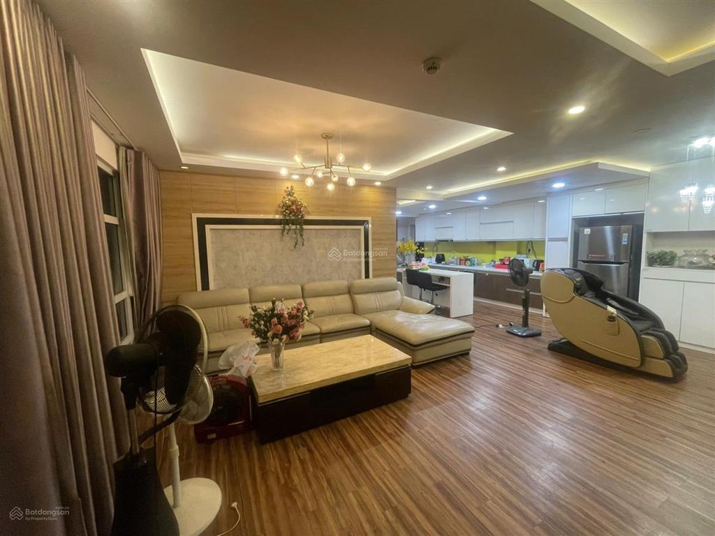 Tôi cần bán căn hộ d3.02 view nguyễn văn linh, 3 pn, 110m2, có ô xe, full nội thất, giá 9 tỷ 5