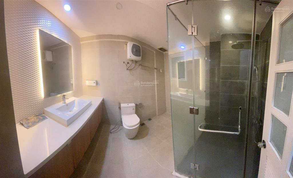 Tôi cần bán căn hộ d3.02 view nguyễn văn linh, 3 pn, 110m2, có ô xe, full nội thất, giá 9 tỷ 5