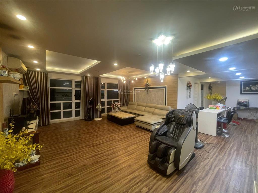 Tôi cần bán căn hộ d3.02 view nguyễn văn linh, 3 pn, 110m2, có ô xe, full nội thất, giá 9 tỷ 5