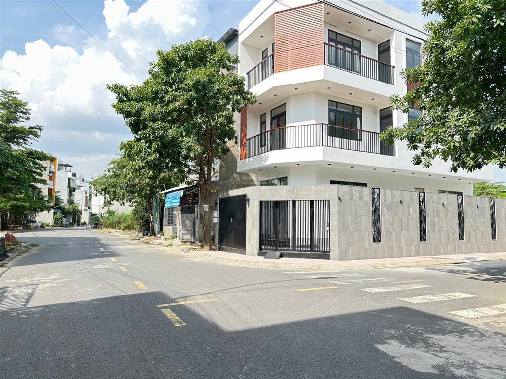 Góc 2 mặt tiền trục chính diamond town (hẻm 68) đường bưng ông thoàn