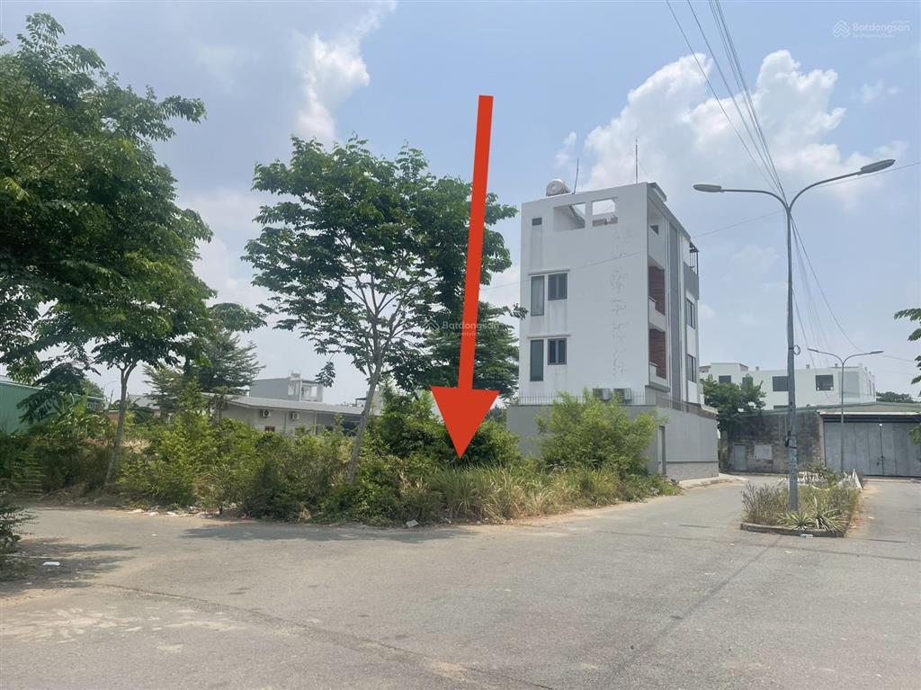 Lô góc đẹp thời báo kinh tế đường trước nhà 20m