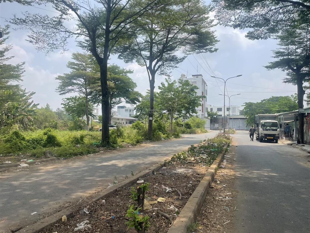 Lô góc (8x20m) đẹp thời báo kinh tế đường trước nhà 20m