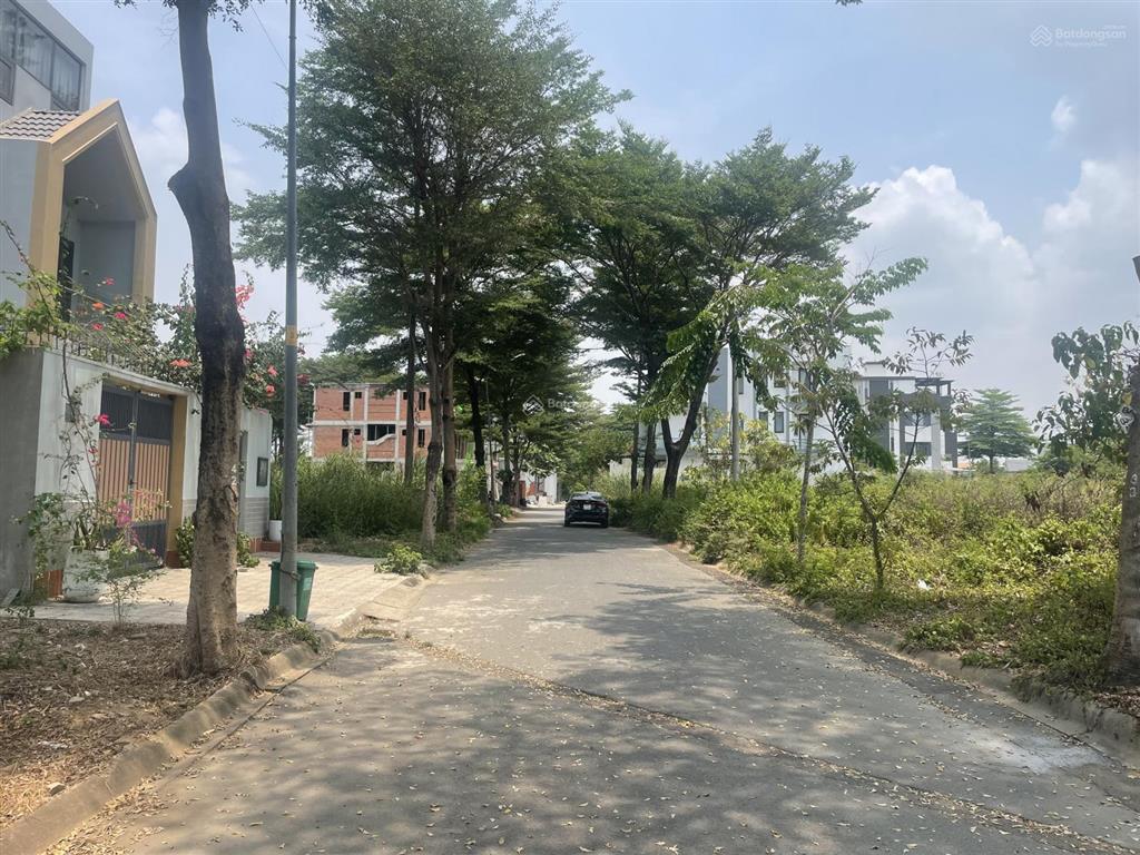 Lô góc (8x20m) đẹp thời báo kinh tế đường trước nhà 20m