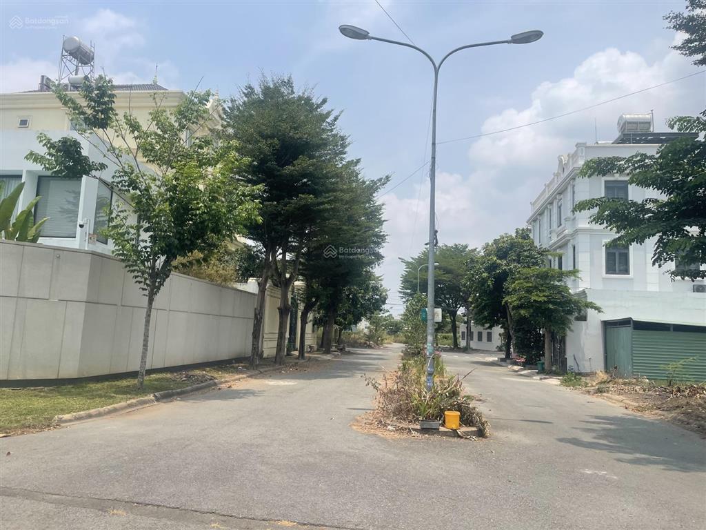 Lô góc (8x20m) đẹp thời báo kinh tế đường trước nhà 20m