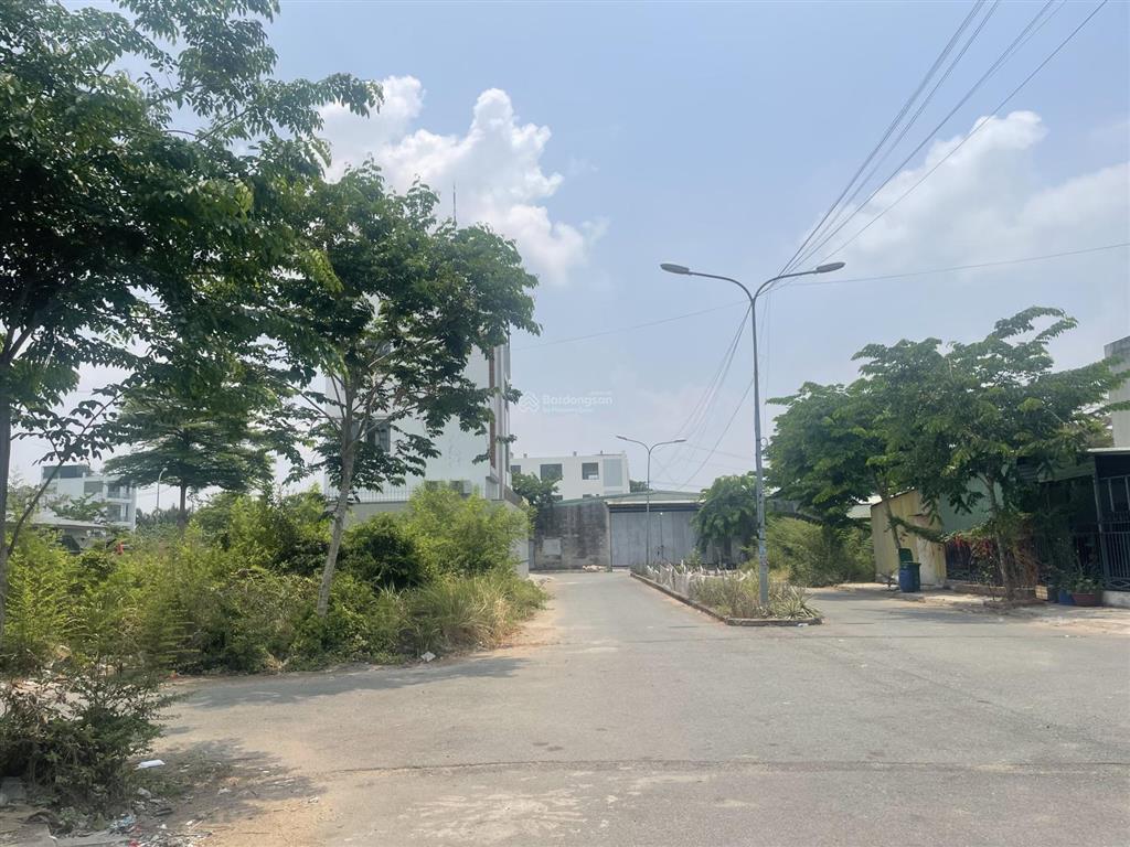 Lô góc (8x20m) đẹp thời báo kinh tế đường trước nhà 20m