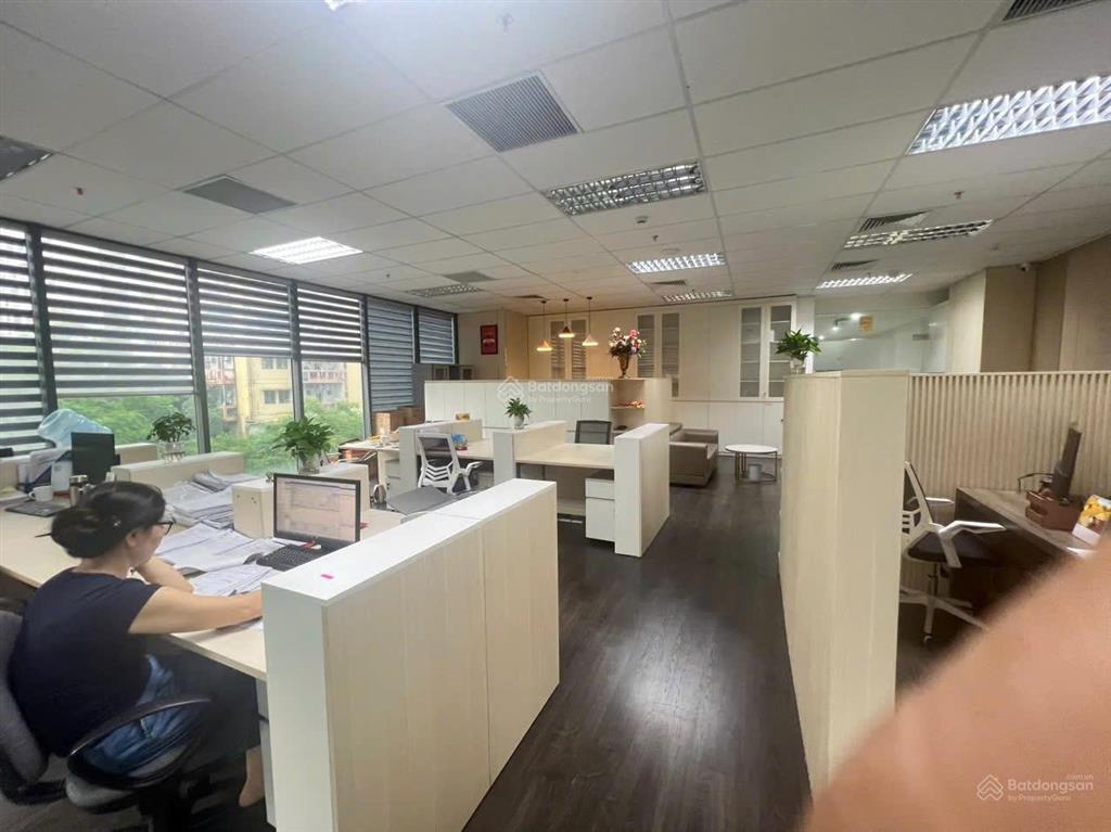 Bán sàn thương mại văn phòng khối đế toà chung cư dt612m2 tiện kinh doanh làm vp sổ hồng lâu dài