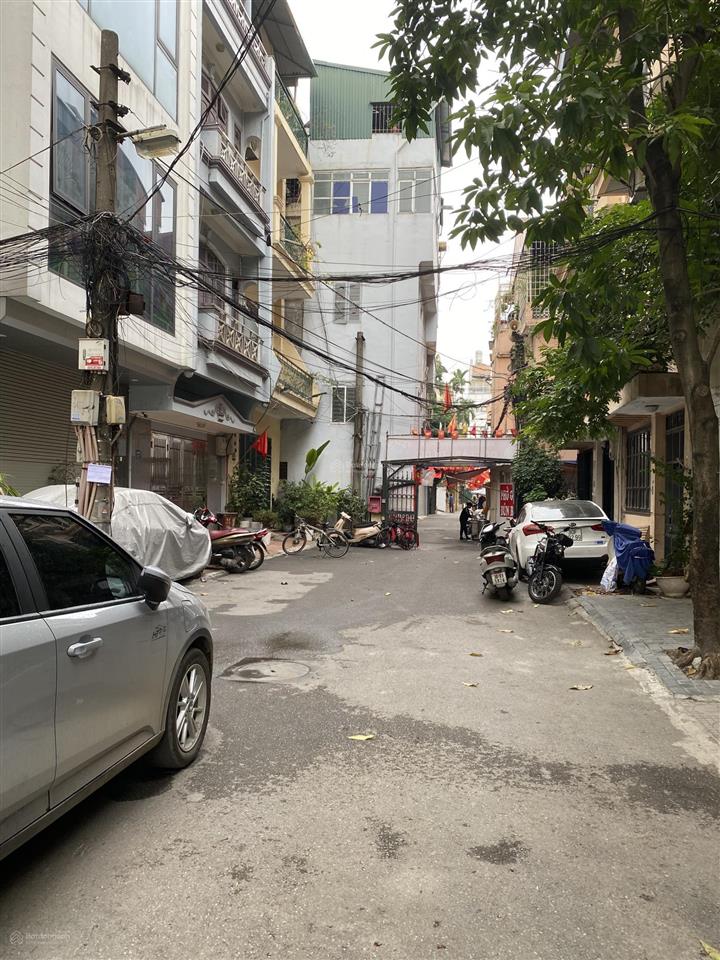 Nhà nguyên căn ngõ 24 hoàng quốc việt, nghĩa đô, 30m, 5 tầng ô tô đỗ cửa, 3pn, đủ đồ. 12.5 tr/th