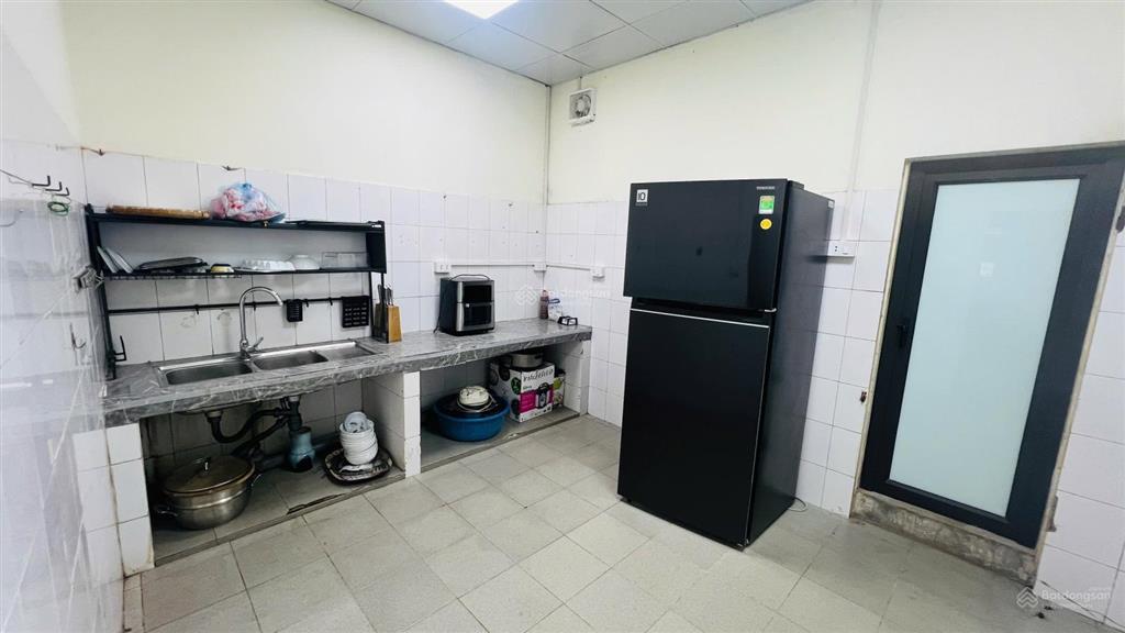 Cho thuê nhà ngõ 82 yên lãng, đống đa, 70m2x2 tầng, có sân, 10.5 triệu/tháng.  0984 536 ***