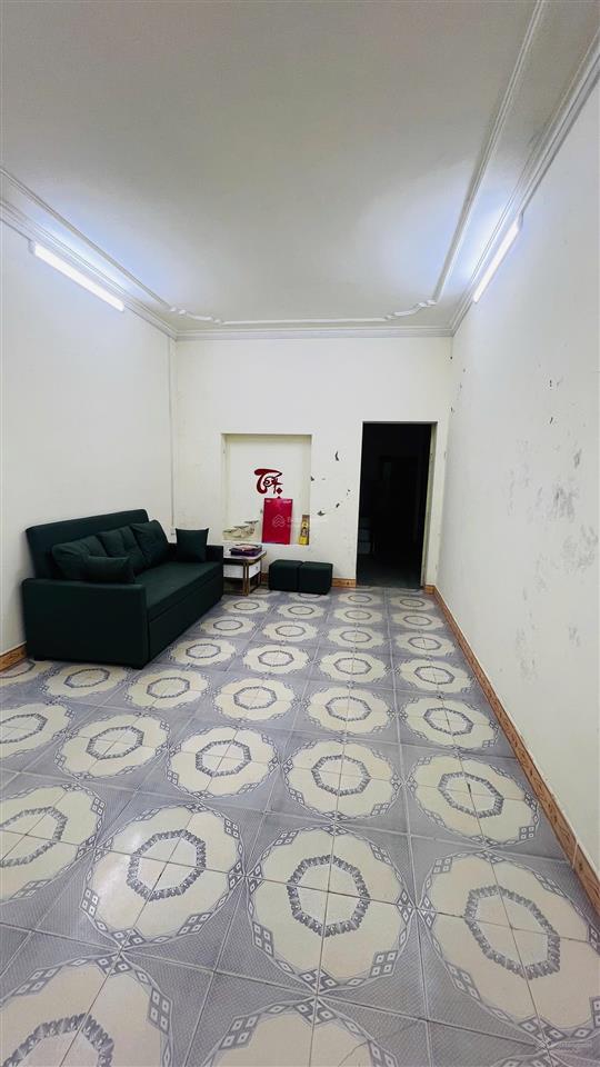 Cho thuê nhà ngõ 82 yên lãng, đống đa, 70m2x2 tầng, có sân, 10.5 triệu/tháng.  0984 536 ***