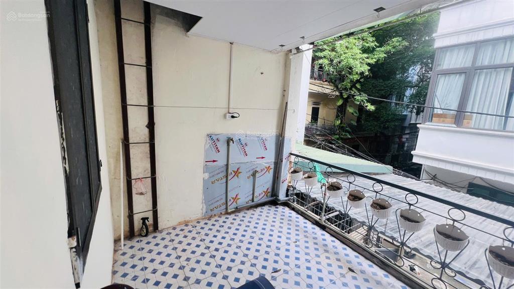 Cho thuê nhà ngõ 82 yên lãng, đống đa, 70m2x2 tầng, có sân, 10.5 triệu/tháng.  0984 536 ***