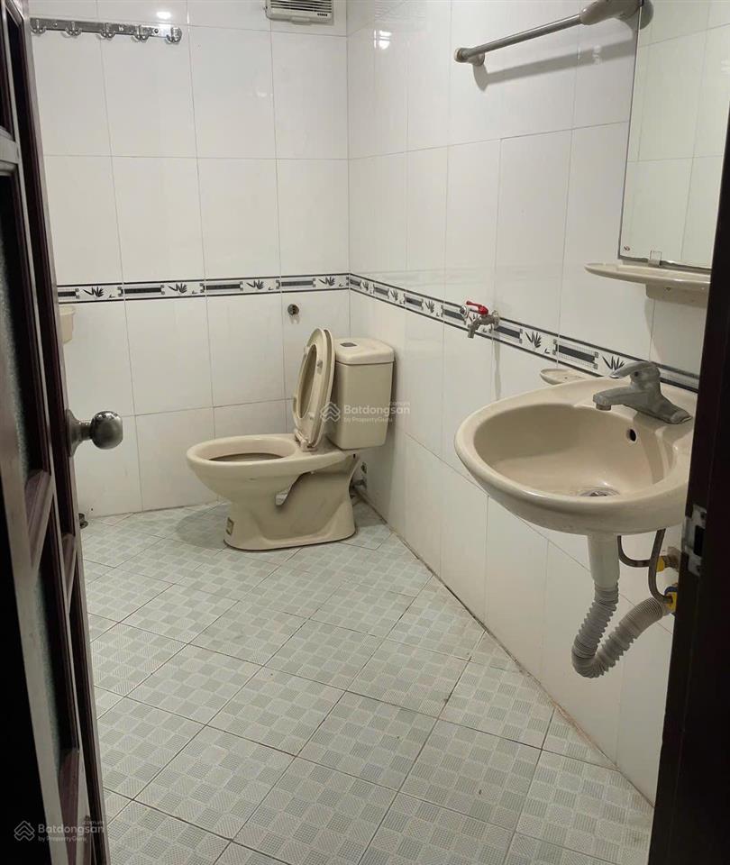 Cho thuê nhà ngõ 104 yên lãng, đống đa, 40m2x 5 tầng, nhà đẹp, đồ cơ bản, 13tr/th.  0984 536 ***