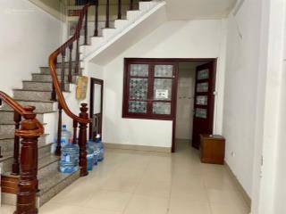 Cho thuê nhà ngõ 104 yên lãng, đống đa, 40m2x 5 tầng, nhà đẹp, đồ cơ bản, 13tr/th.  0984 536 ***