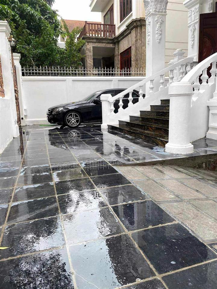 Bán biệt thự bán đảo linh đàm 640m2, 5 tầng, mặt tiền 50m, giá 199 tỷ.  0942 226 ***.