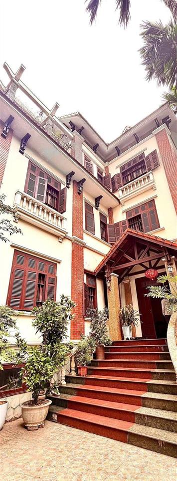 Bán biệt thự vườn đào , tây hồ 203m2, 5 tầng, mt 12m, giá 174 tỷ.  0942 226 ***.