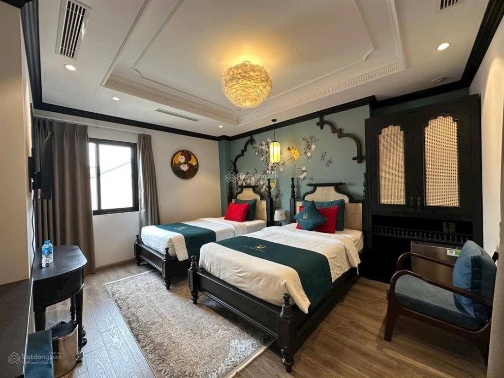 Bán khách sạn 4* hoàn kiếm 500m2, 13 tầng, mặt tiền 16m, giá 1350 tỷ.  0942 226 ***