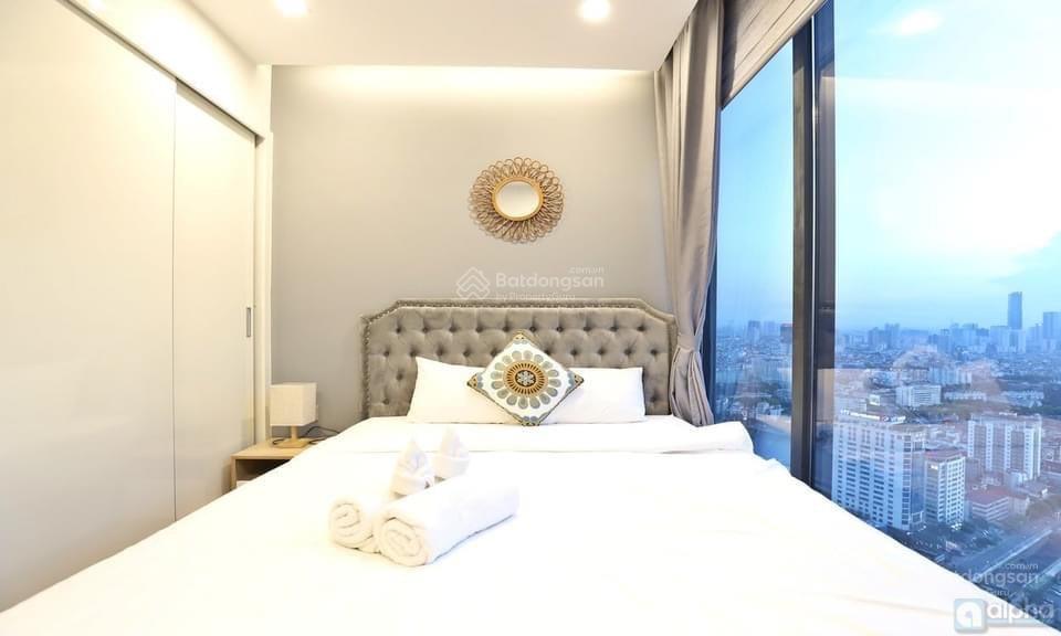 Cho thuê căn 2 ngủ đủ đồ, vào luôn, có slot ô tô cc kinh đô tower 93 lò đúc giá chỉ 22tr/tháng