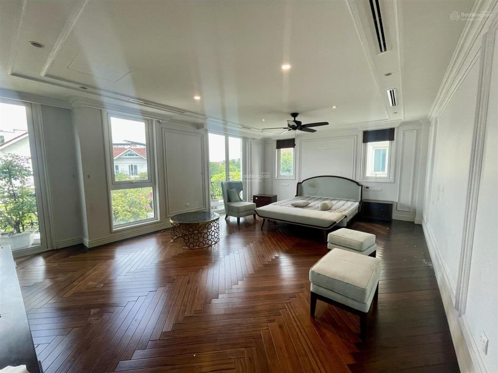Bán biệt thự bằng lăng 550m  vị trí đẹp, giá tốt khu vực!