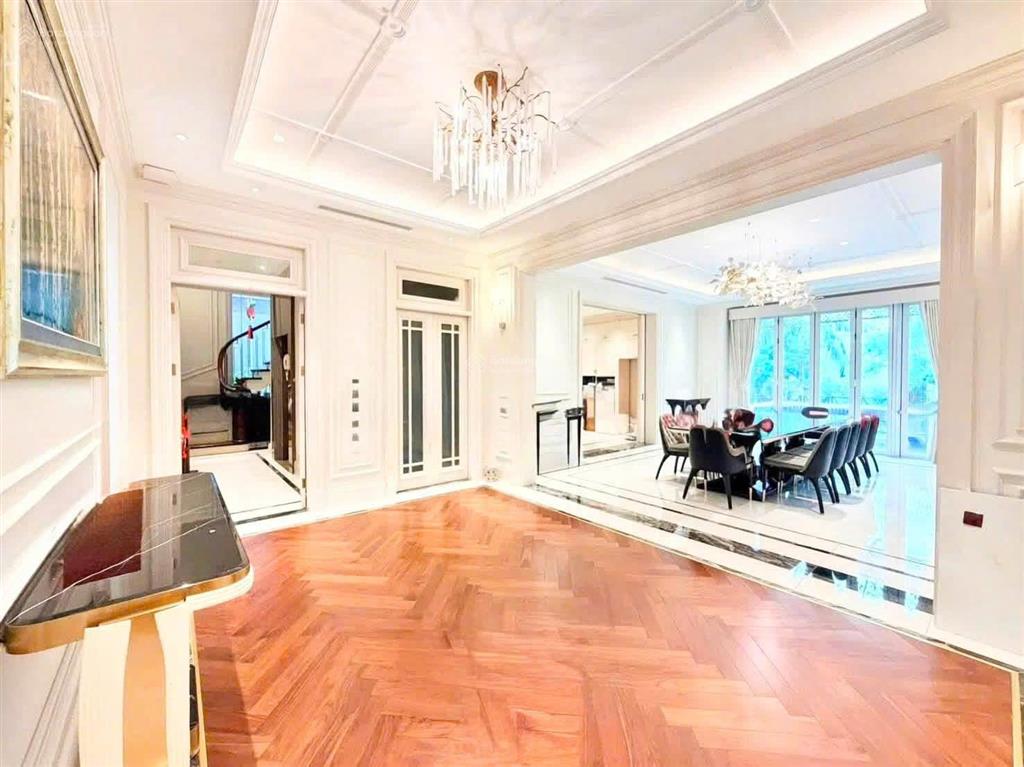 Siêu bt bằng lăng vinhomes riverside, cho thuê 190 triệu, 550m2, 4pn, 4wc, nội thất đẹp tỉ mỉ.