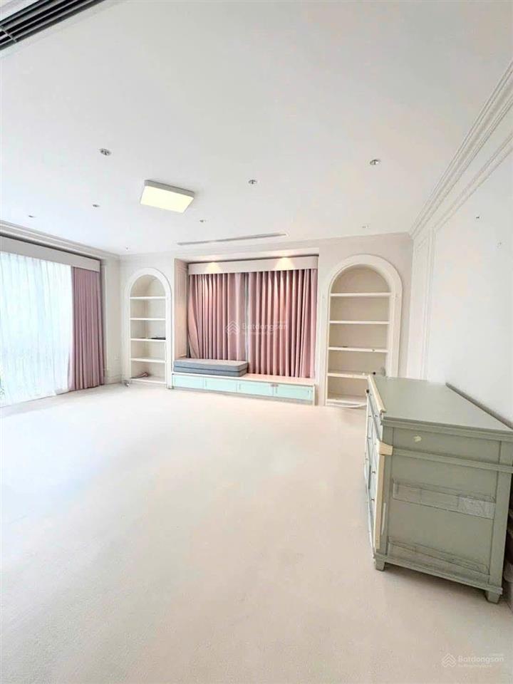 Siêu bt bằng lăng vinhomes riverside, cho thuê 190 triệu, 550m2, 4pn, 4wc, nội thất đẹp tỉ mỉ.