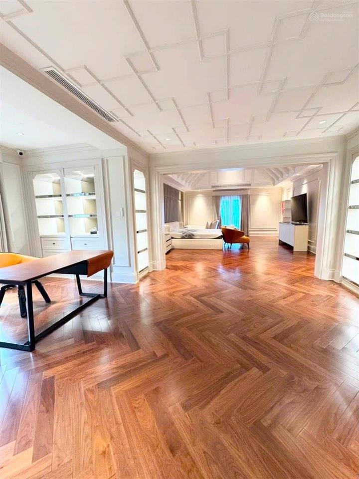 Siêu bt bằng lăng vinhomes riverside, cho thuê 190 triệu, 550m2, 4pn, 4wc, nội thất đẹp tỉ mỉ.