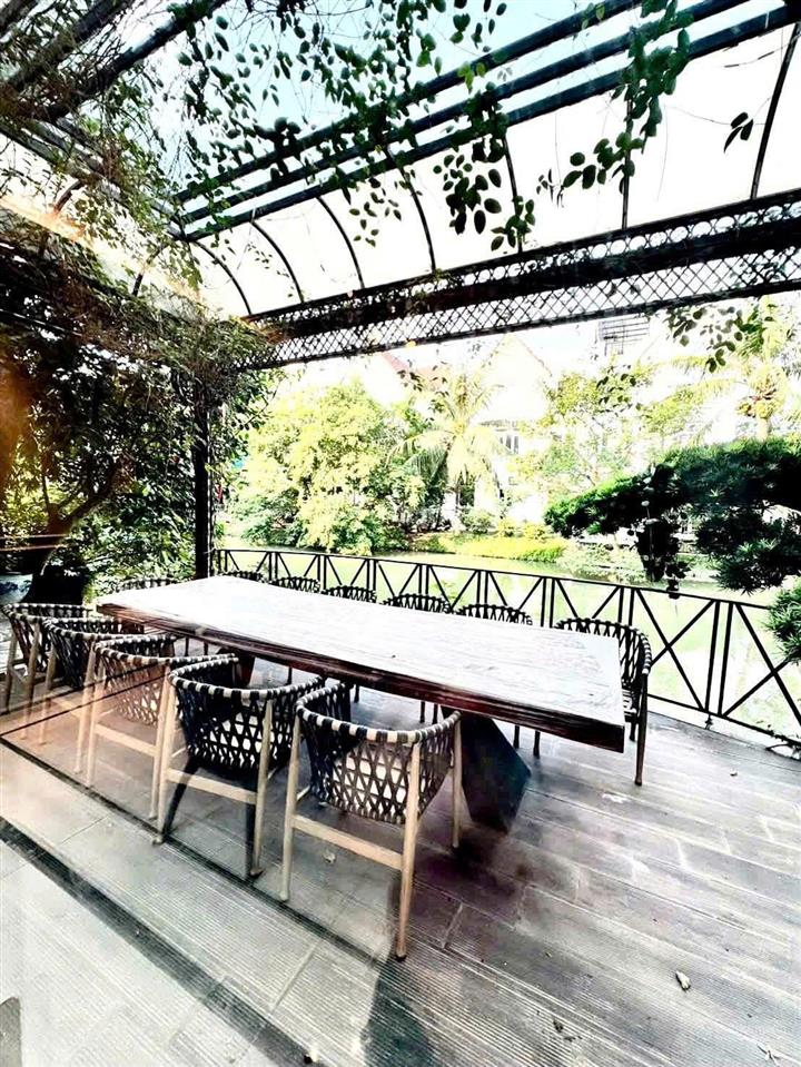 Siêu bt bằng lăng vinhomes riverside, cho thuê 190 triệu, 550m2, 4pn, 4wc, nội thất đẹp tỉ mỉ.
