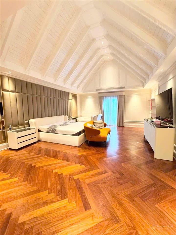 Siêu bt bằng lăng vinhomes riverside, cho thuê 190 triệu, 550m2, 4pn, 4wc, nội thất đẹp tỉ mỉ.