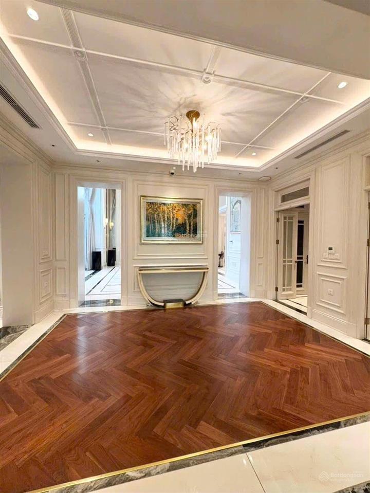 Siêu bt bằng lăng vinhomes riverside, cho thuê 190 triệu, 550m2, 4pn, 4wc, nội thất đẹp tỉ mỉ.
