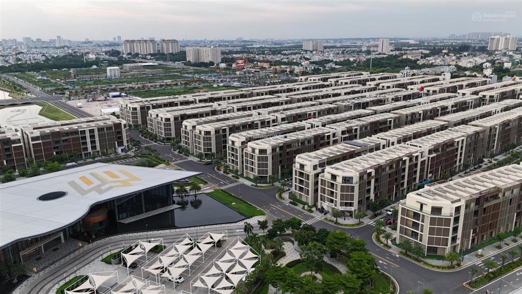 Nhà phố liền kề soho the global city, 33 triệu/tháng, 350m2 sàn, 6pn, 5 tầng, thang máy