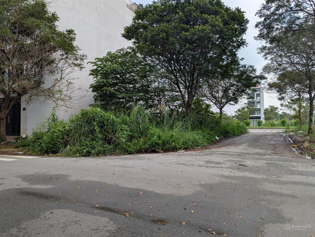 Bán nền góc 2 mặt tiền kdc phong phú 4 đối diện công viên trường học