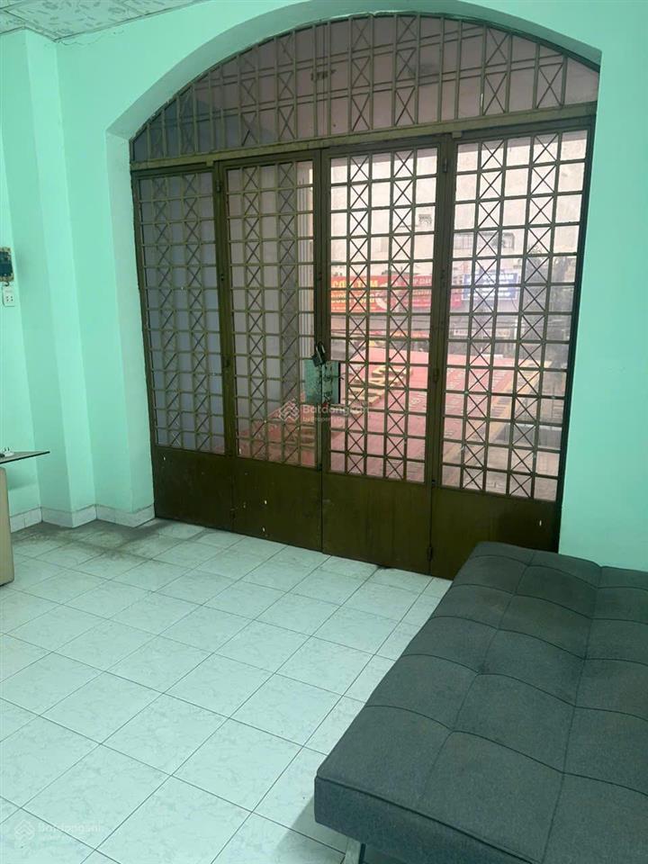 Tầng 2 nhà mình còn phòng cho thuê diện tích 20m2, giá 2,5 triệu tại 770 lã xuân oai, tp.hcm