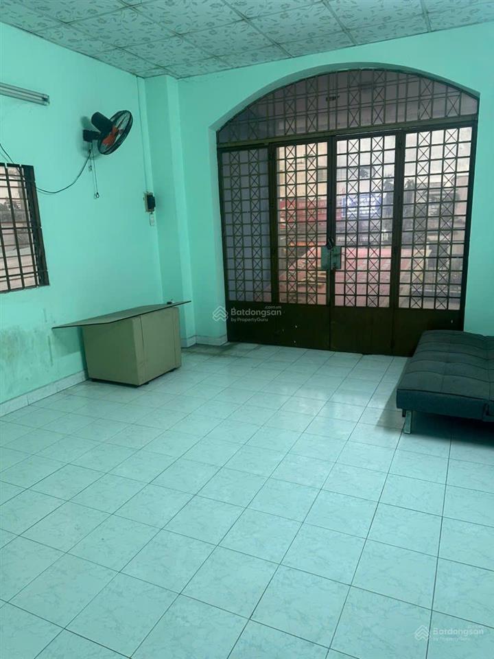 Tầng 2 nhà mình còn phòng cho thuê diện tích 20m2, giá 2,5 triệu tại 770 lã xuân oai, tp.hcm