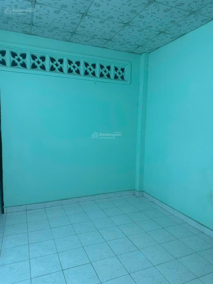 Tầng 2 nhà mình còn phòng cho thuê diện tích 20m2, giá 2,5 triệu tại 770 lã xuân oai, tp.hcm