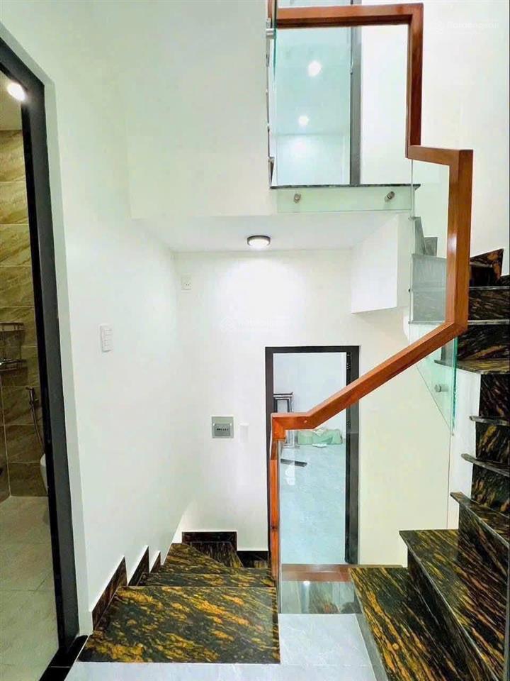 Bán gấp nr 3pn, 3wc tại hẻm 47, trường lưu, 50,6m2, giá 4,95 tỷ