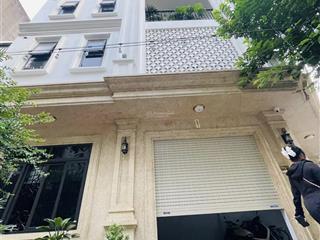 Bán nhà đường phố hoàng quốc việt, cầu giấy, dt 110 m2, ô tô vào nhà, giá 35 tỷ.