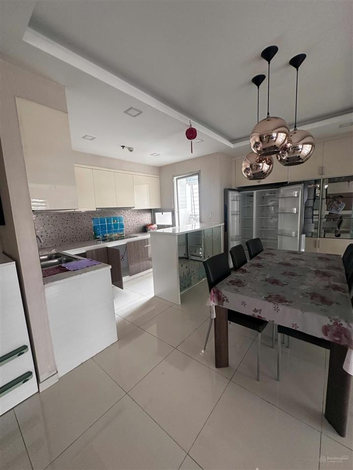 Em chào bán căn hộ 122m2, 3pn 2wc lầu cao, nhà có sẵn nội thất, sổ hồng chính chủ công chứng ngay