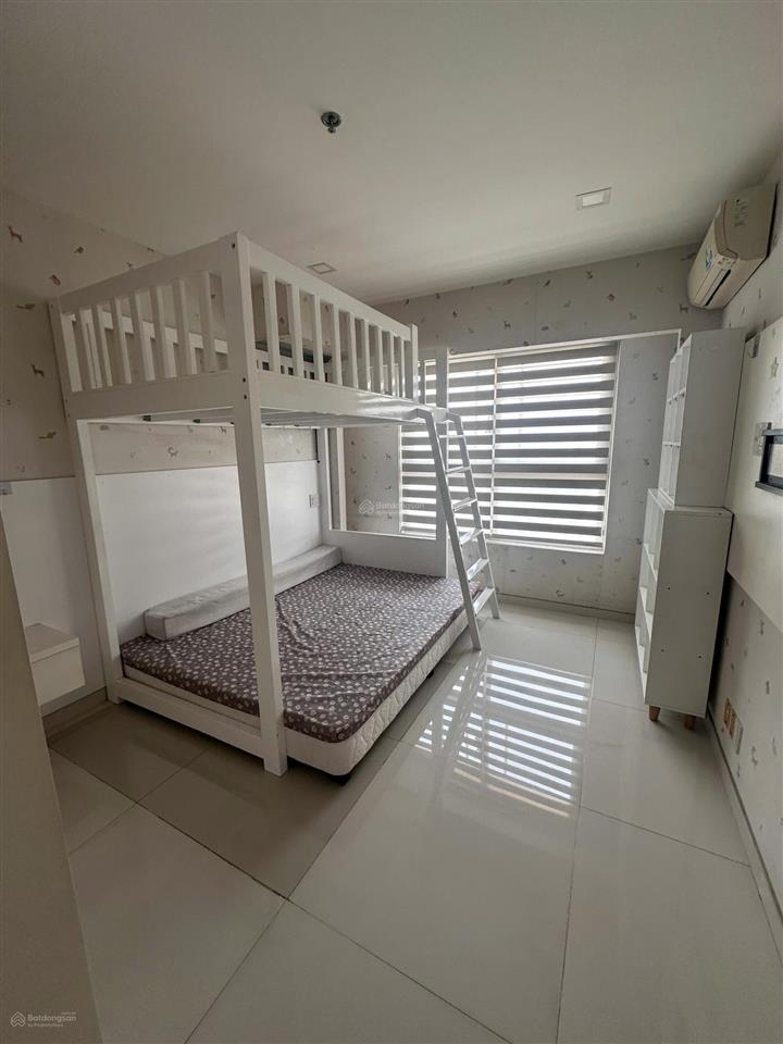 Em chào bán căn hộ 122m2, 3pn 2wc lầu cao, nhà có sẵn nội thất, sổ hồng chính chủ công chứng ngay