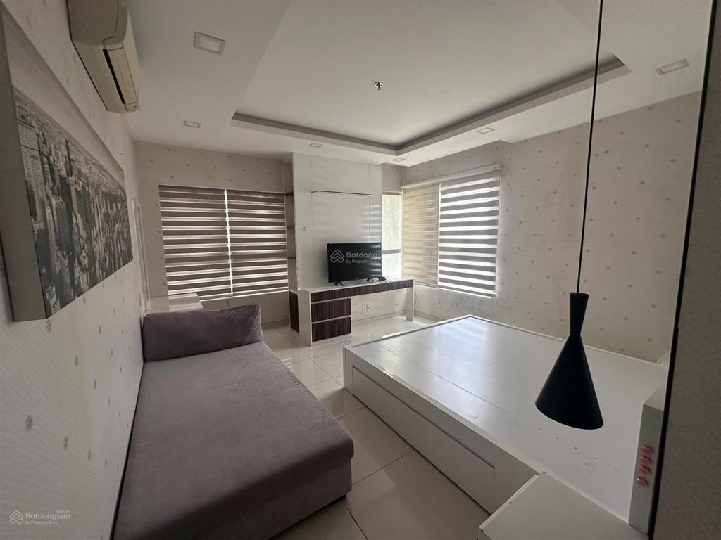 Em chào bán căn hộ 122m2, 3pn 2wc lầu cao, nhà có sẵn nội thất, sổ hồng chính chủ công chứng ngay