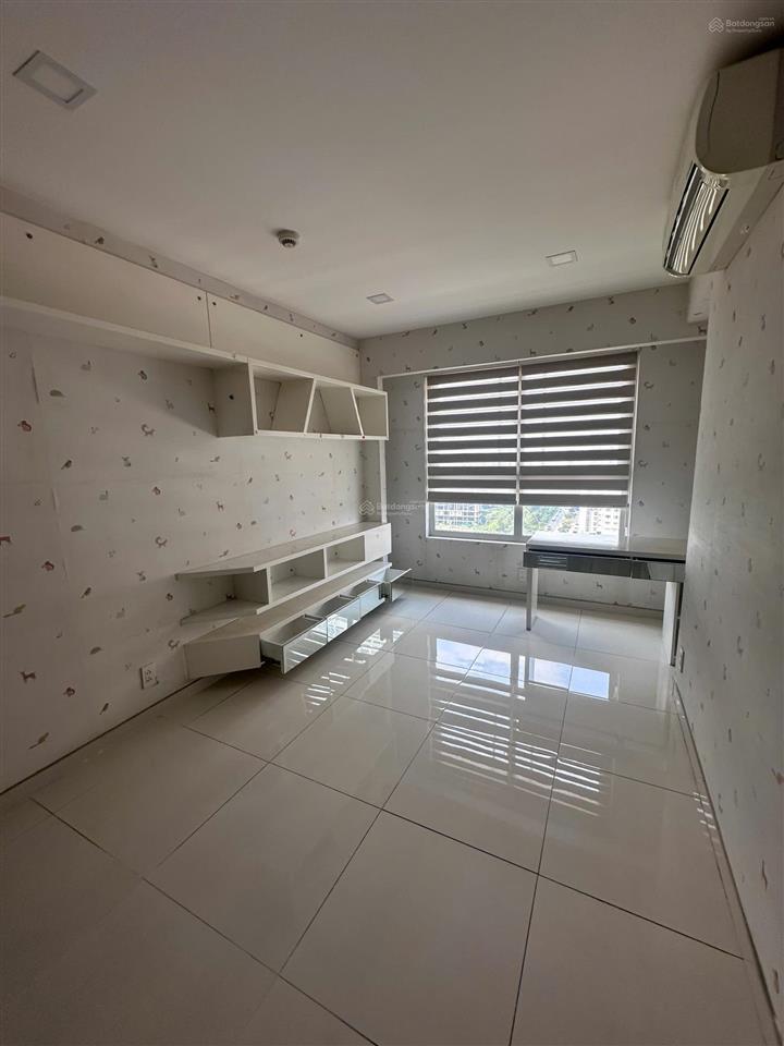 Em chào bán căn hộ 122m2, 3pn 2wc lầu cao, nhà có sẵn nội thất, sổ hồng chính chủ công chứng ngay