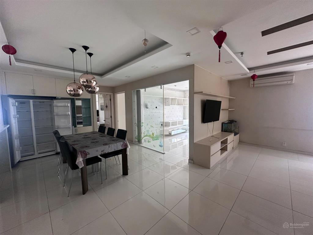 Em chào bán căn hộ 122m2, 3pn 2wc lầu cao, nhà có sẵn nội thất, sổ hồng chính chủ công chứng ngay