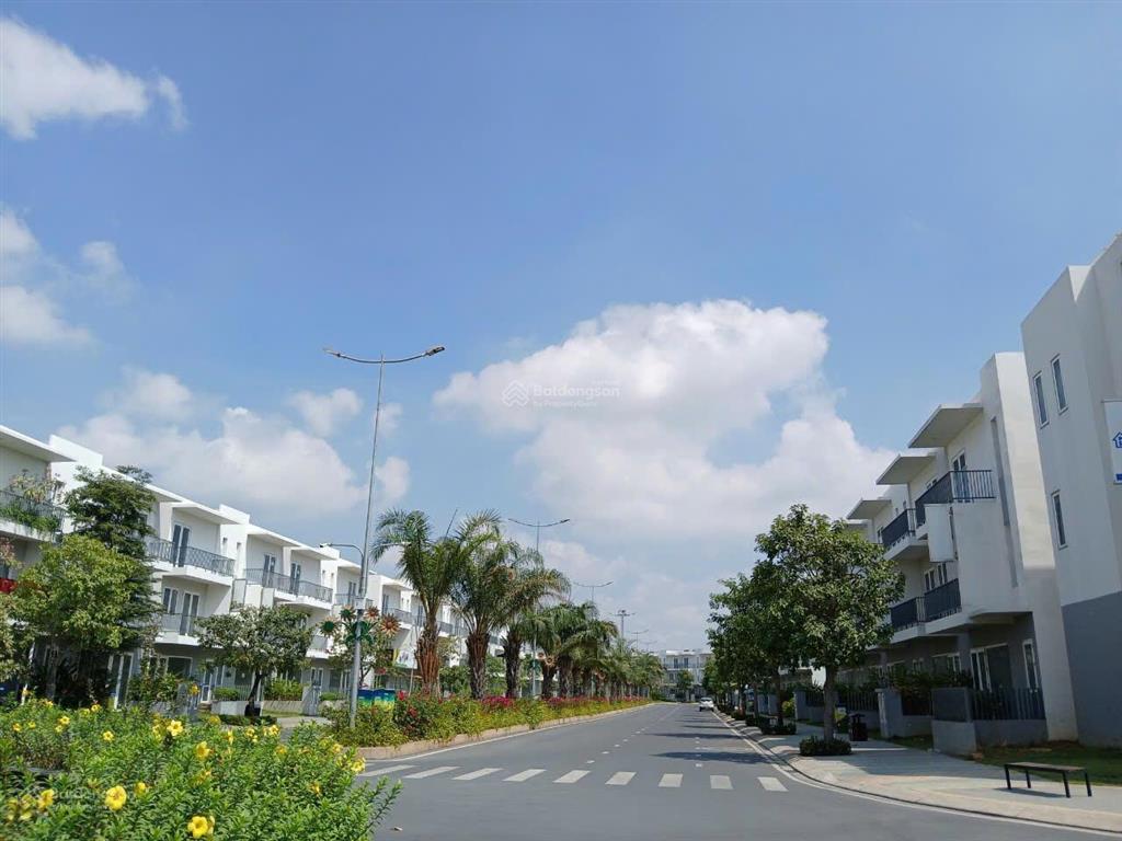 Cần tiền bán căn nhà phố shophouse đường 30m khu đô thị dragon village phú hữu quận 9