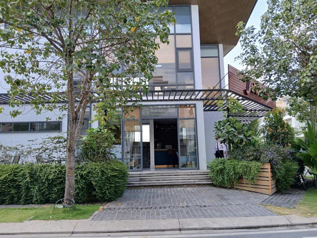 Cần tiền bán căn nhà phố shophouse đường 30m khu đô thị dragon village phú hữu quận 9