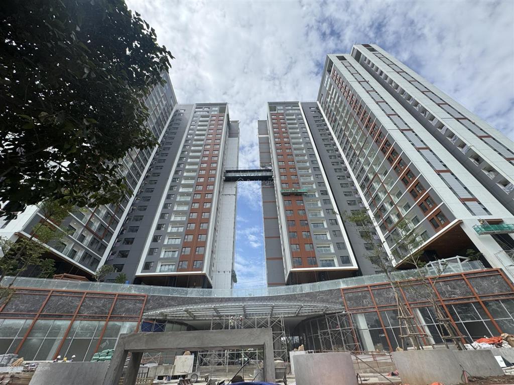 Em còn 1 căn 2pn2wc 81m² view trực diện hồ bơi hướng đn giá bán 5.9 tỷ gồm vat