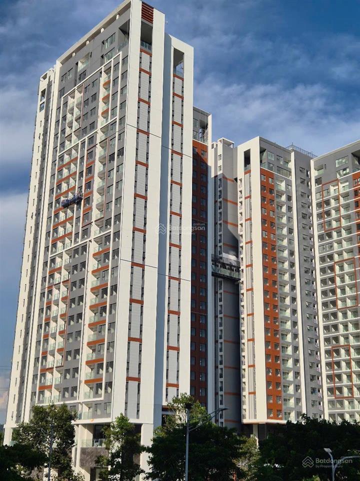 Em còn 1 căn 2pn2wc 81m² view trực diện hồ bơi hướng đn giá bán 5.9 tỷ gồm vat