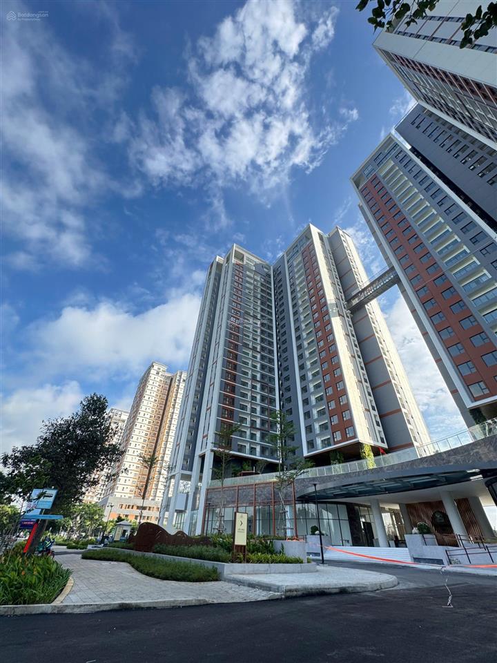 Chính chủ cần bán thu hồi vốn căn hộ essensia sky 2pn2wc 75m2, view hướng đông nam, giá chỉ 5.4 tỷ
