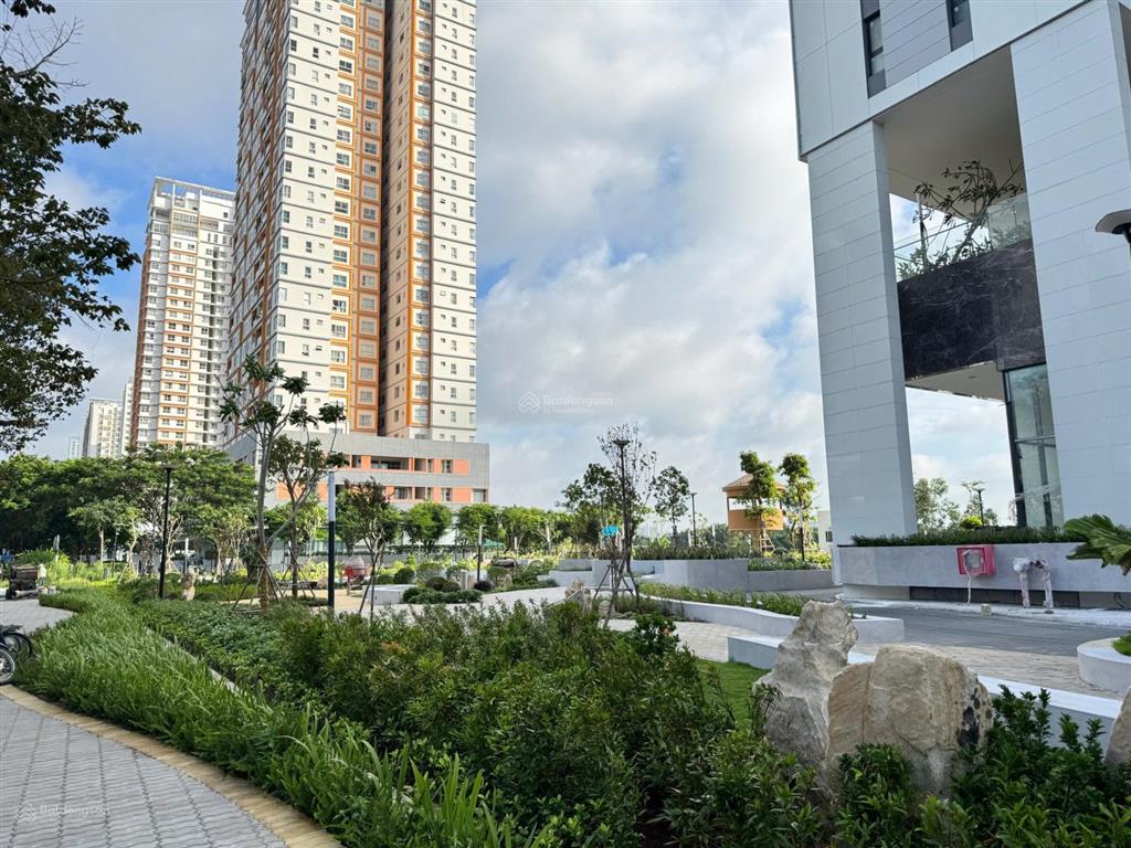 Chính chủ cần bán thu hồi vốn căn hộ essensia sky 2pn2wc 75m2, view hướng đông nam, giá chỉ 5.4 tỷ
