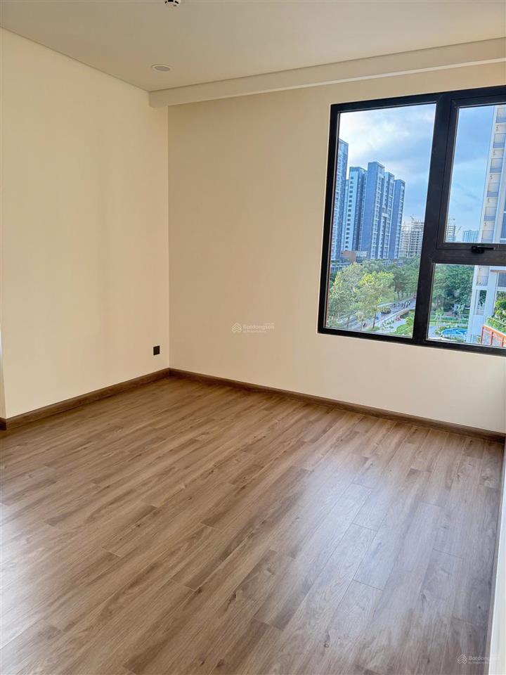 Mã căn b01 essensia sky, view pmh, căn góc, 2pn2wc bán chênh nhẹ 150tr  0901 377 *** em mai linh