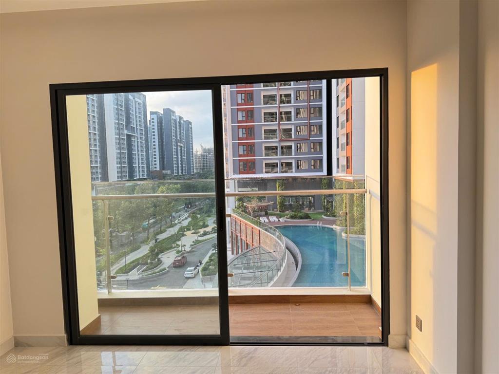 Mã căn b01 essensia sky, view pmh, căn góc, 2pn2wc bán chênh nhẹ 150tr  0901 377 *** em mai linh