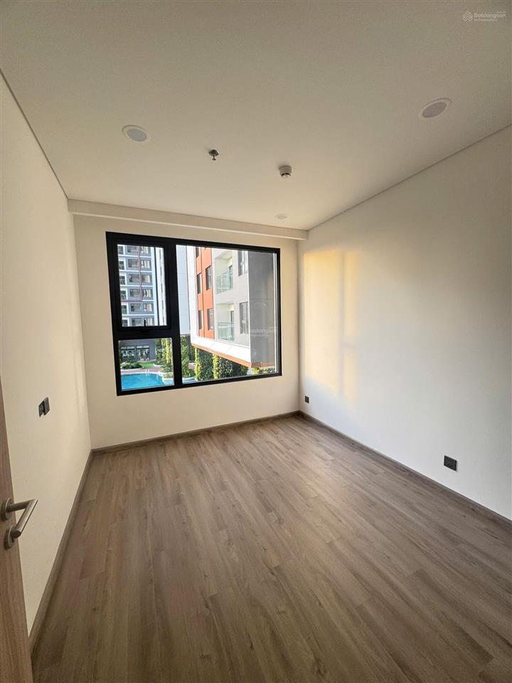 Mã căn b01 essensia sky, view pmh, căn góc, 2pn2wc bán chênh nhẹ 150tr  0901 377 *** em mai linh