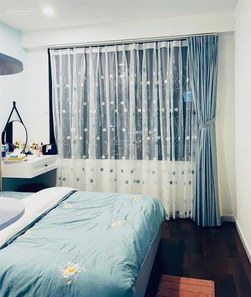 Sẵn dòng tiền 15tr/th, bán gấp vinhomes d'capitale, 119 trần duy hưng, studio 3,4 tỷ, view đông nam